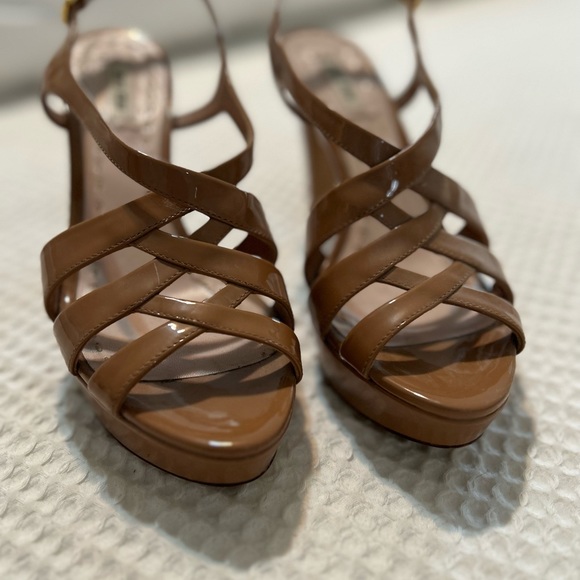 Miu Miu platform heels in tan - Picture 2 of 4